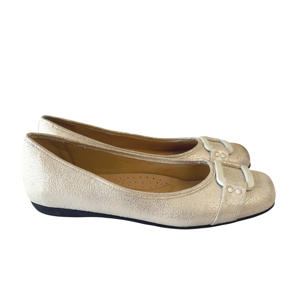 Trotters Womens Estee Metallic Champagne Gold Leather Buckle Ballet Flats 8M EUC